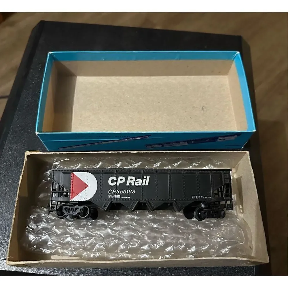 Vintage HO Athearn Bachman Coal Hopper CP Rail Train Car With Box